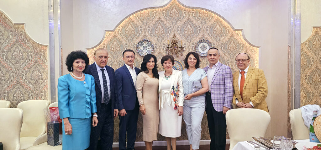 Хуш келибсиз, азиз Эльмира вa Джасмина Джафаровлар!