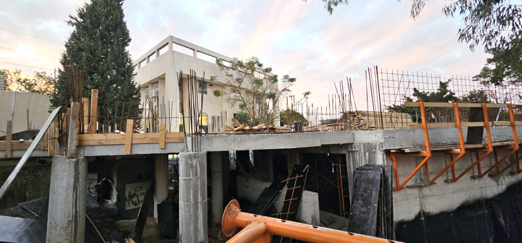 Синагога в Холоне: стройка в разгаре