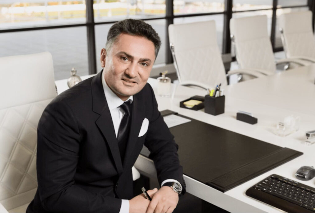 ЯН МОШЕ –ФЛАГМАН БЛАГОДЕЯНИЙ