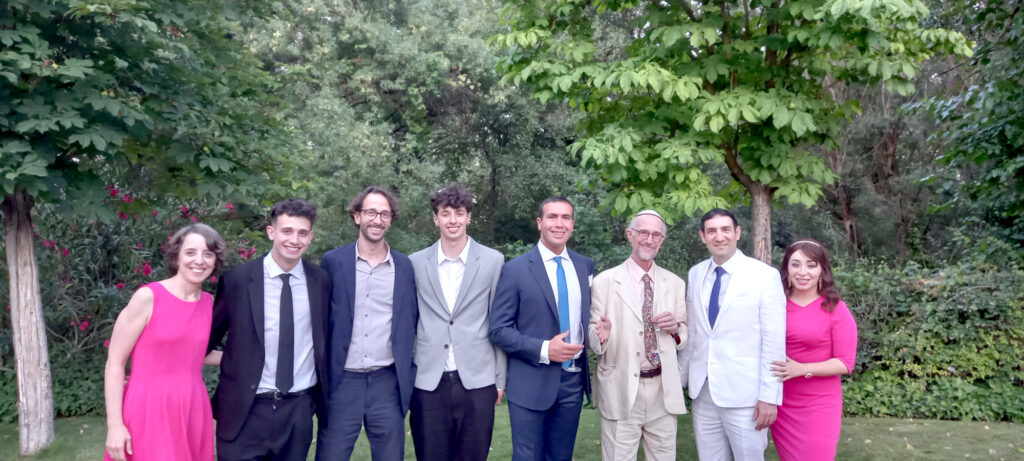 И крылья эту свадьбу вдаль несли