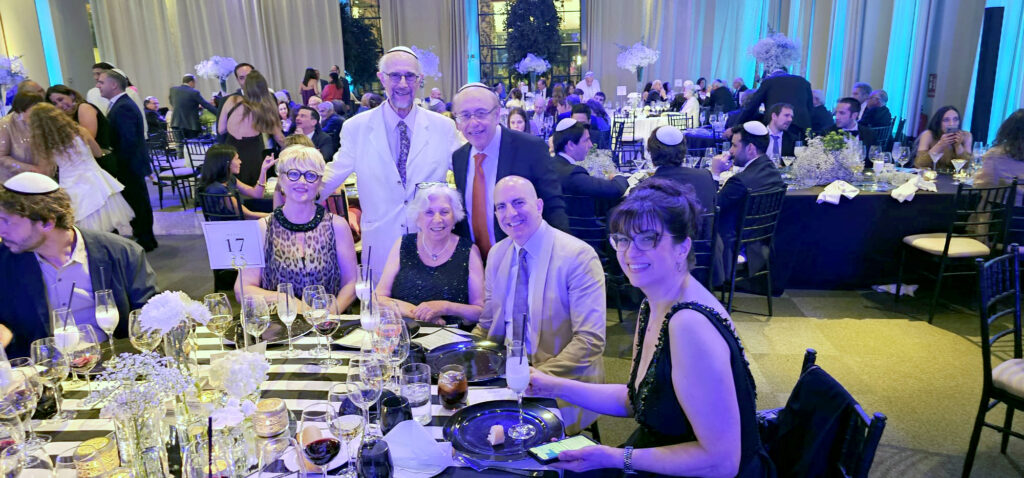 И крылья эту свадьбу вдаль несли