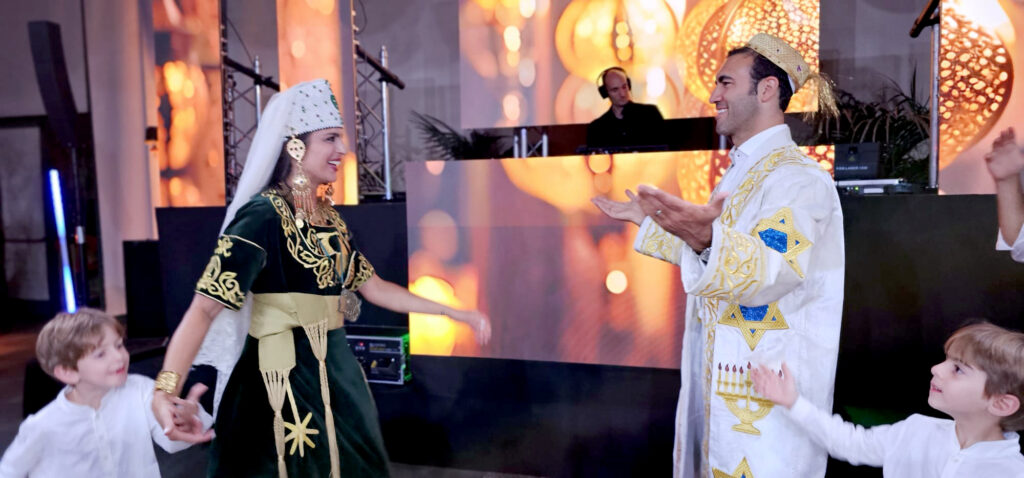 И крылья эту свадьбу вдаль несли