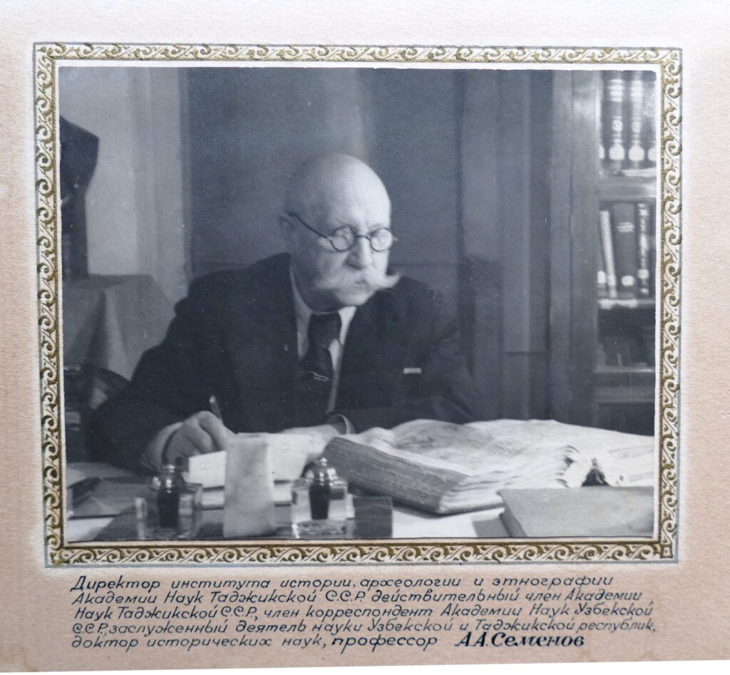 Акты вандализма на русском кладбище