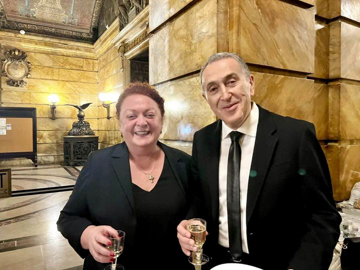 Кто в дружбу верит горячо