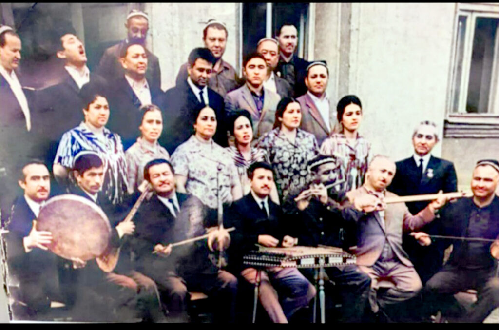 Бозёфти нодиру ягонаю нотакрори санъати булбули Шашмақом Барно Исҳоқоваю давомдиҳандагони ӯ!