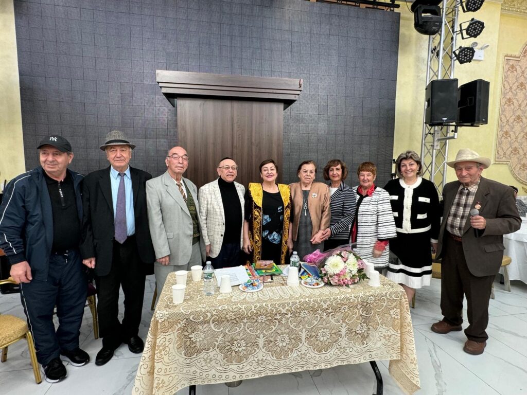 "Чьим теплом мы так согреты?"