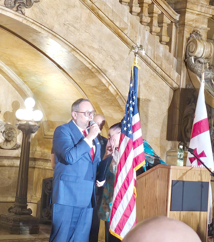 Кто в дружбу верит горячо