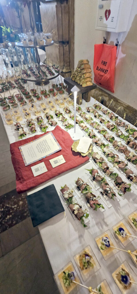 Кто в дружбу верит горячо