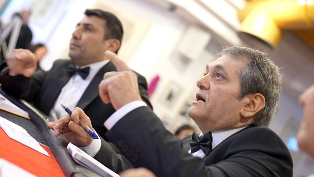 НИ МИНУТЫ НЕ СКУЧАЛИ