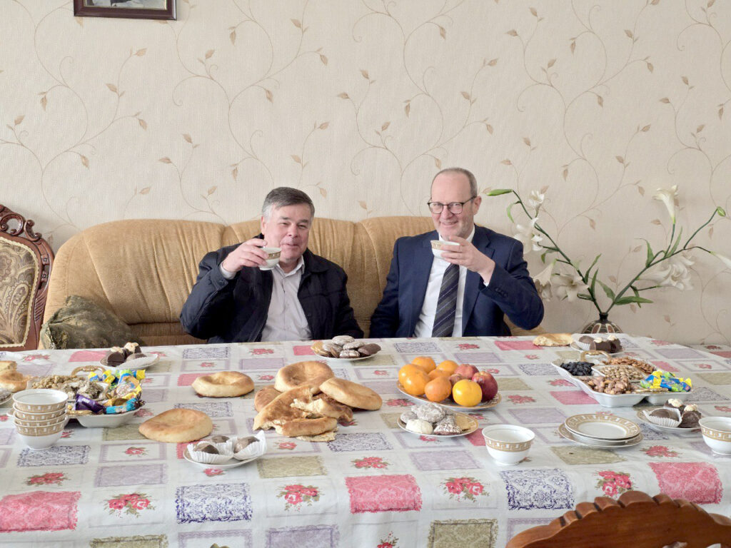 Посол Германии в Таджикистане Йорк Шуграф посетил синагогу в Душанбе