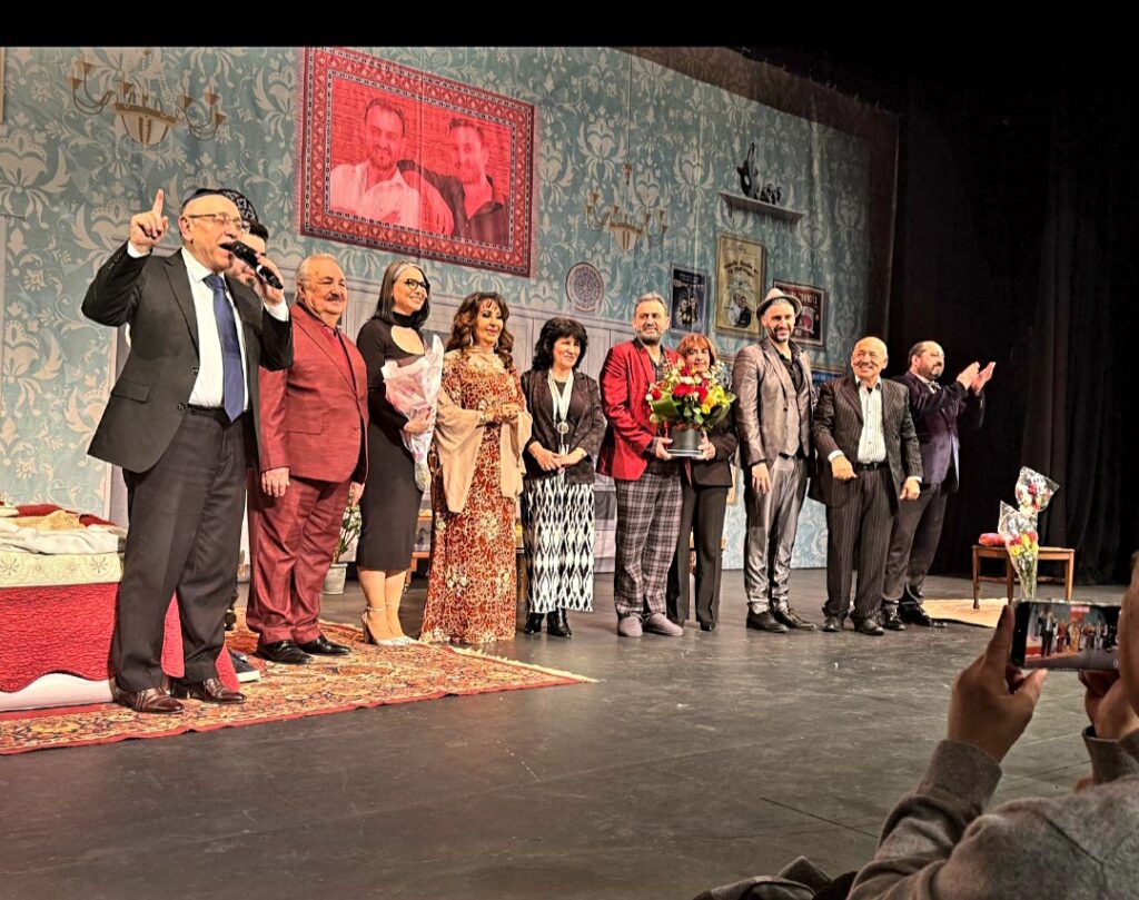 Ханда нашавад аз лабҳоятон канда!