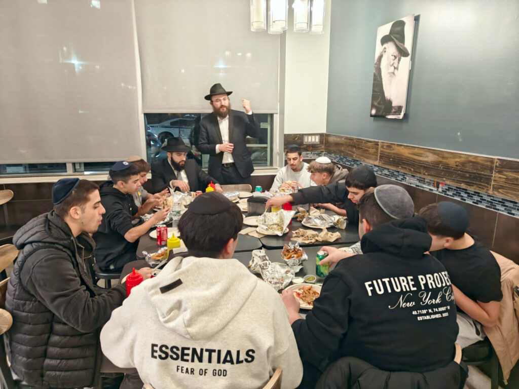 Bukharian Teens Join Mega Shabbaton