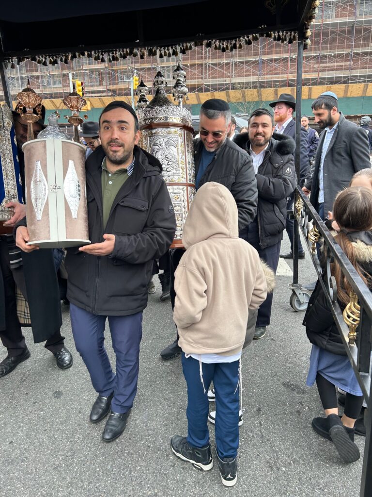 Воздайте честь Торе!