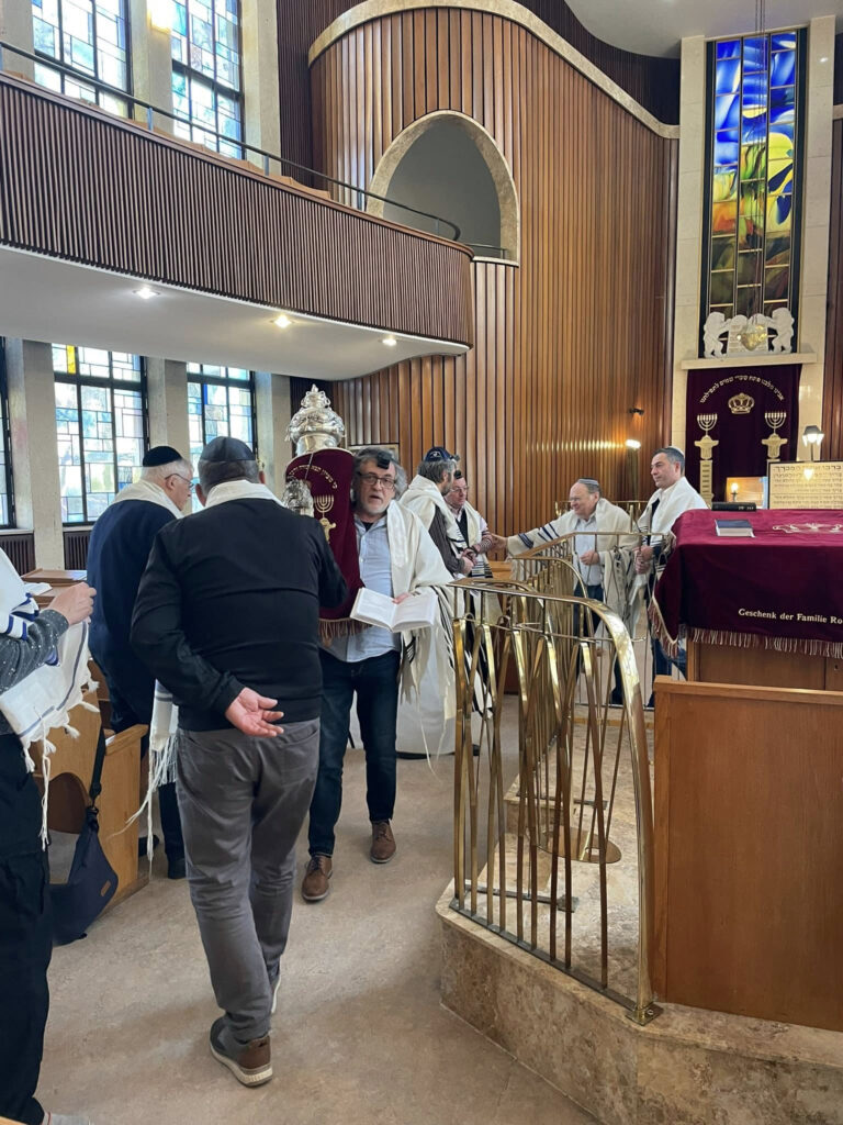 Ам Исраэль Хай