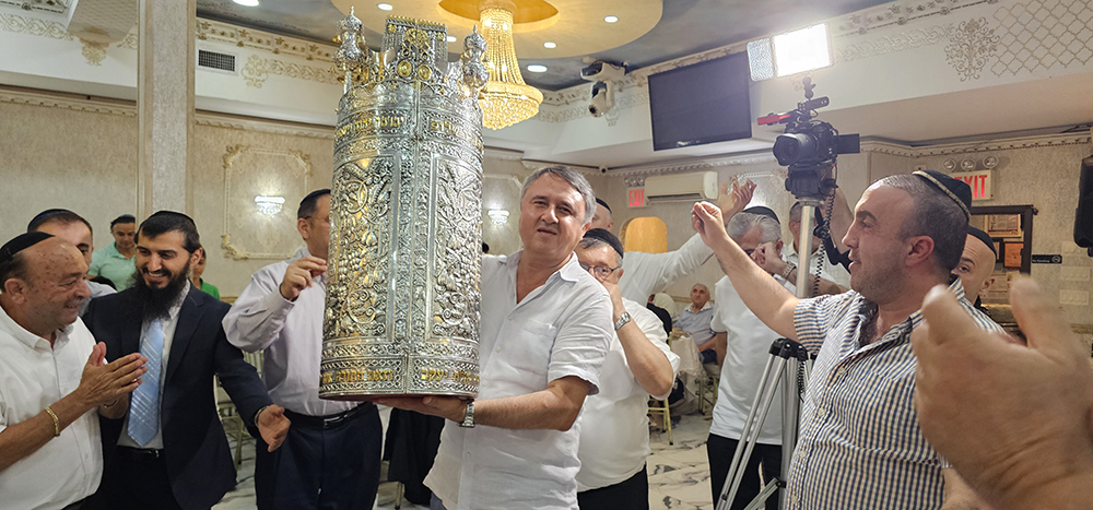 Сефар-той на главной улице Квинса