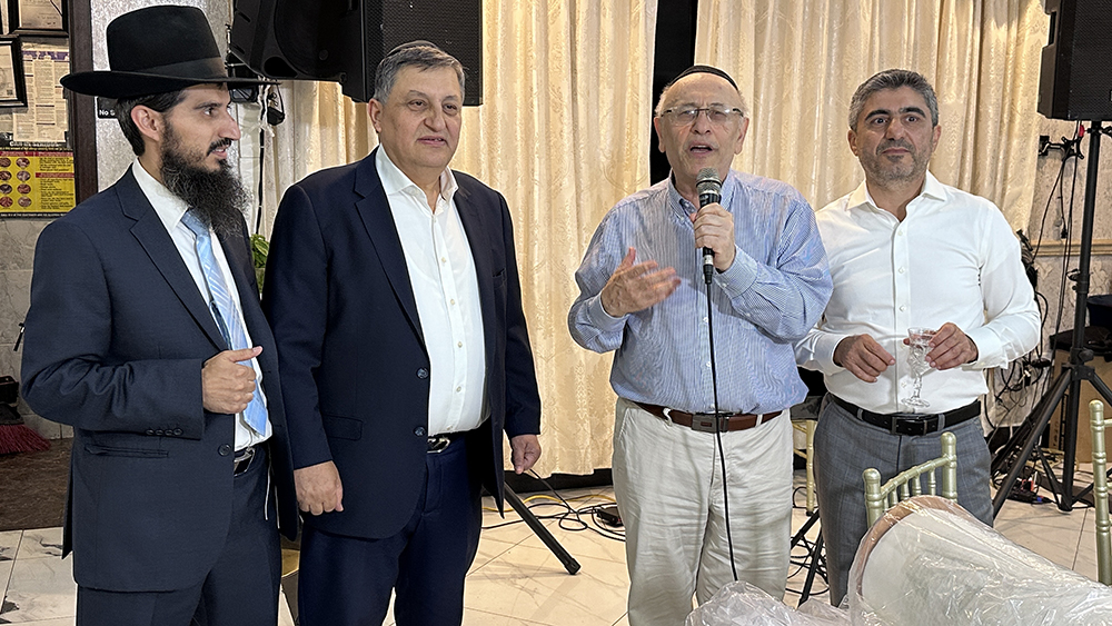 Сефар-той на главной улице Квинса