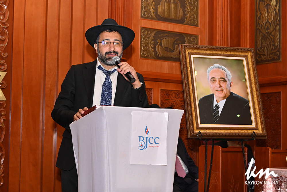 СВЕТЛОЙ ПАМЯТИ НАШЕГО ОТЦАУРИЭЛЯ БЕН МАЛКИЭЛЯ ВЕ БУРХО КАНДХОРОВА