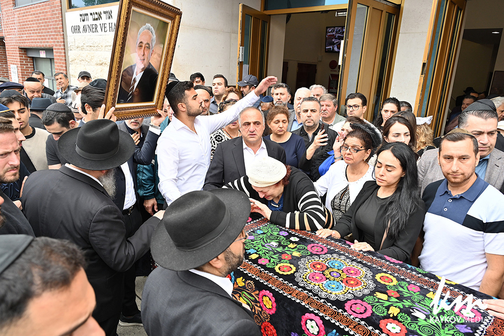 СВЕТЛОЙ ПАМЯТИ НАШЕГО ОТЦАУРИЭЛЯ БЕН МАЛКИЭЛЯ ВЕ БУРХО КАНДХОРОВА