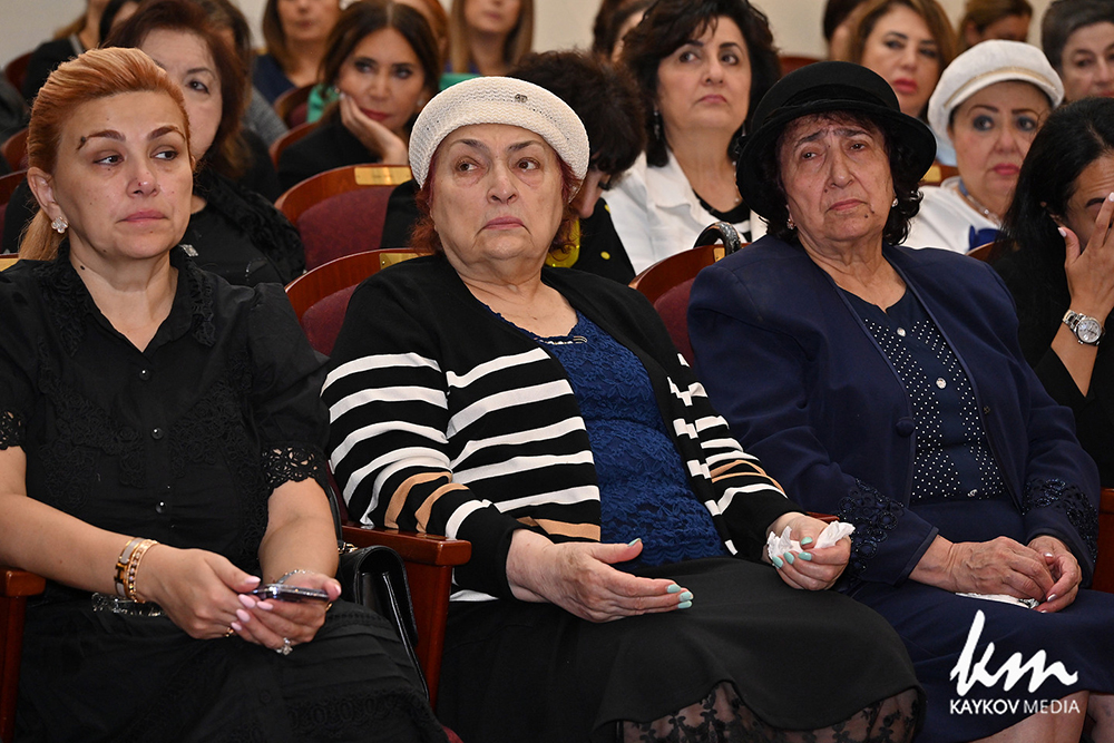 СВЕТЛОЙ ПАМЯТИ НАШЕГО ОТЦАУРИЭЛЯ БЕН МАЛКИЭЛЯ ВЕ БУРХО КАНДХОРОВА