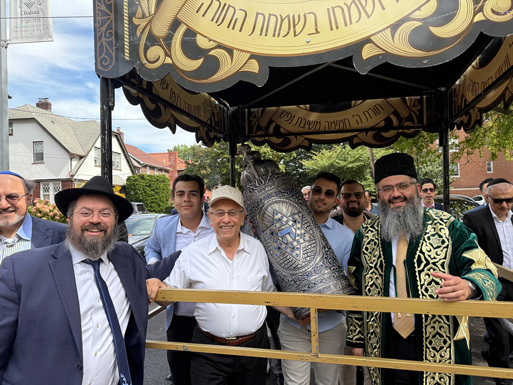 С Торой по жизни, с Торой по городу и в синагоге!