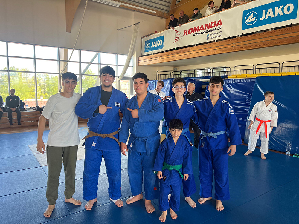 Winning The Gentle Way Arkadiy Aronov'sFour-Decade Journey from Tashkent to Olympic Glory