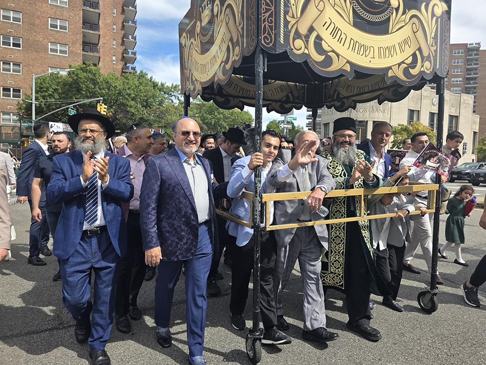 С Торой по жизни, с Торой по городу и в синагоге!