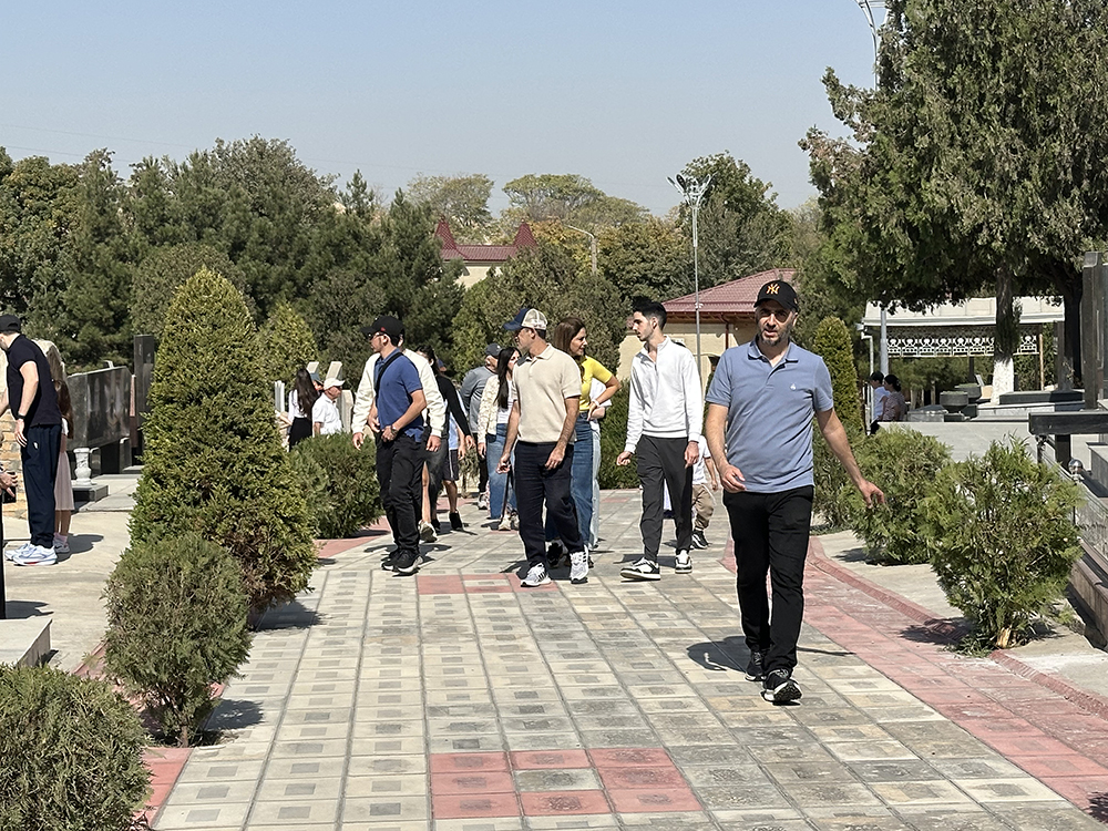 Lev Leviev Celebrates Sukkotin Samarkand for the First Time