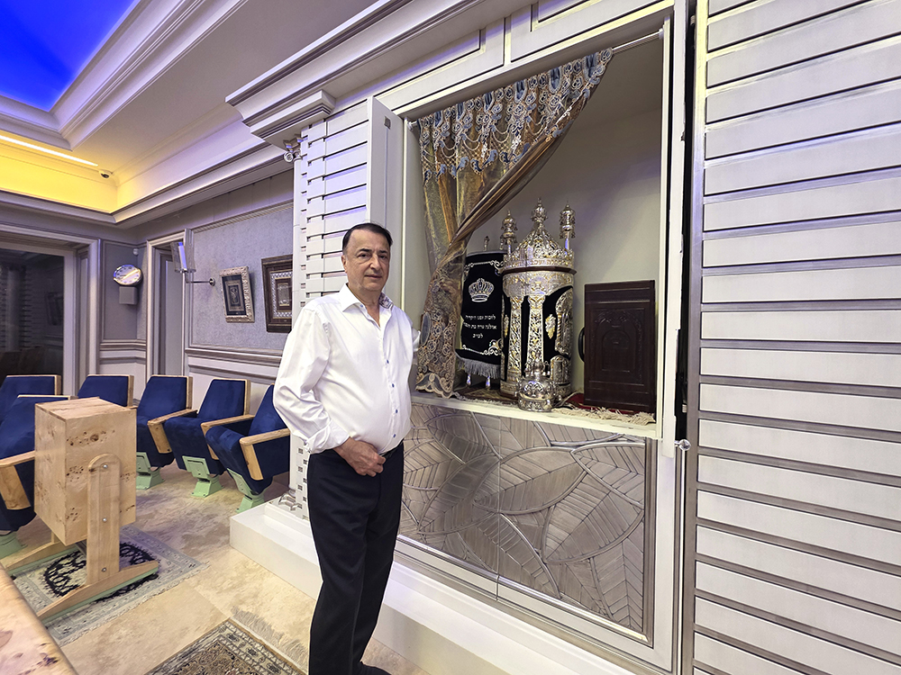 Synagogue in Savyon: Lessons from Lev Leviev