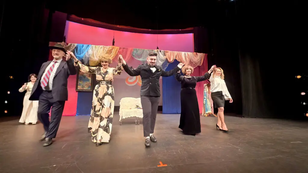 Любовь и смех, восторг и вдохновение!