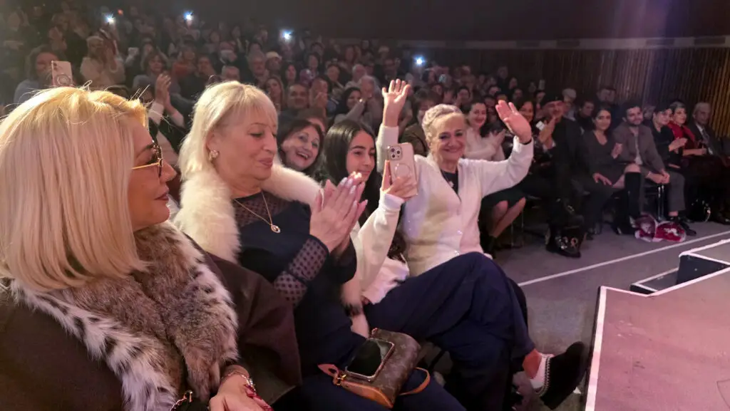 Любовь и смех, восторг и вдохновение!