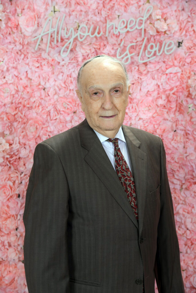 Кто вы, уважаемый Велиям Моисеевич?