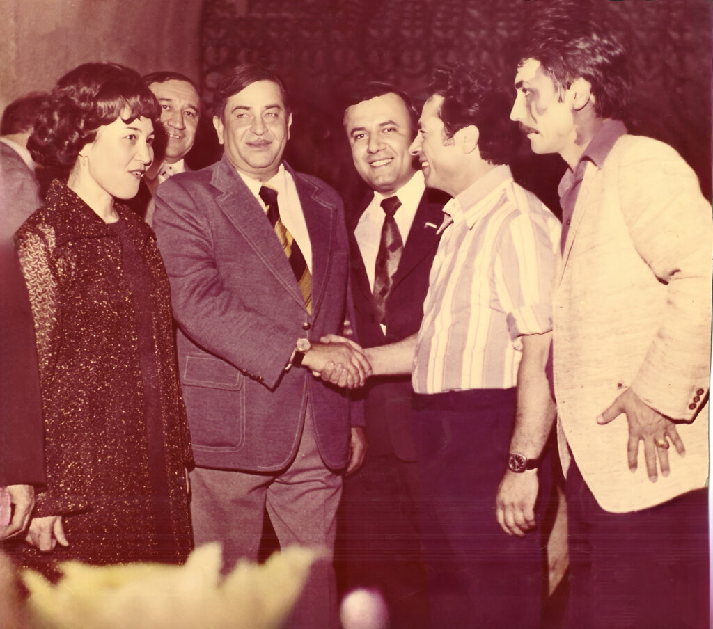 Индия, Радж Капур, Наргиз, Ильяс и Мухаббат Индия, Радж Капур, Наргиз, Ильяс и Мухаббат