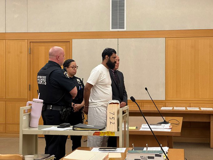 Ранивший парикмахера-еврея, сядет на шесть лет Ранивший парикмахера-еврея, сядет на шесть лет